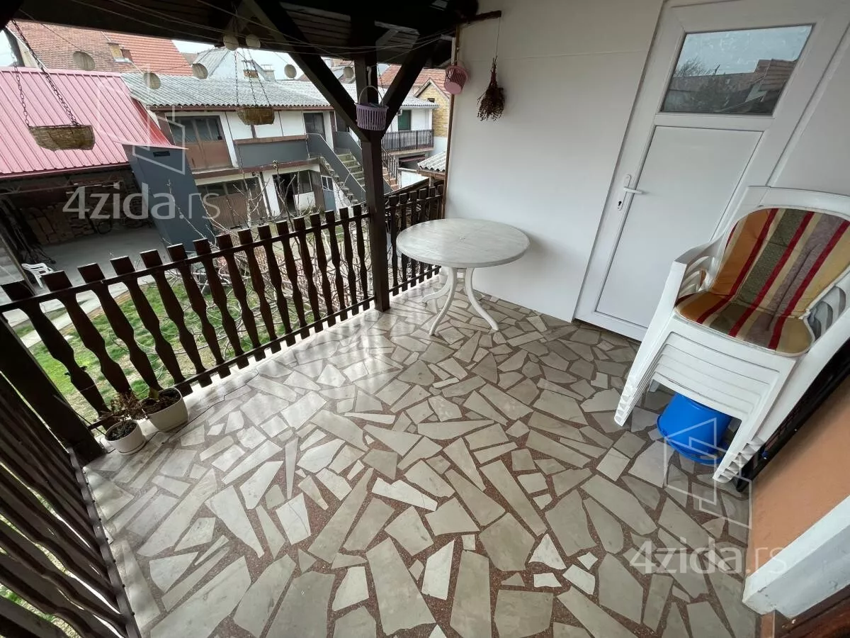 Troiposoban stan | 4zida