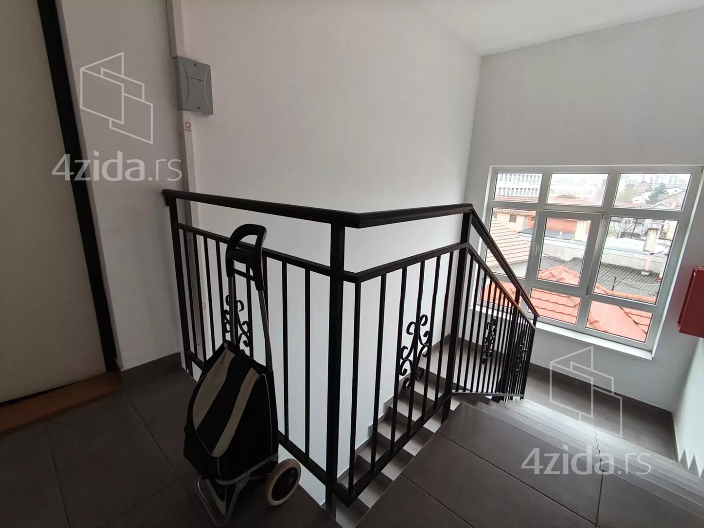 Petosoban stan | 4zida