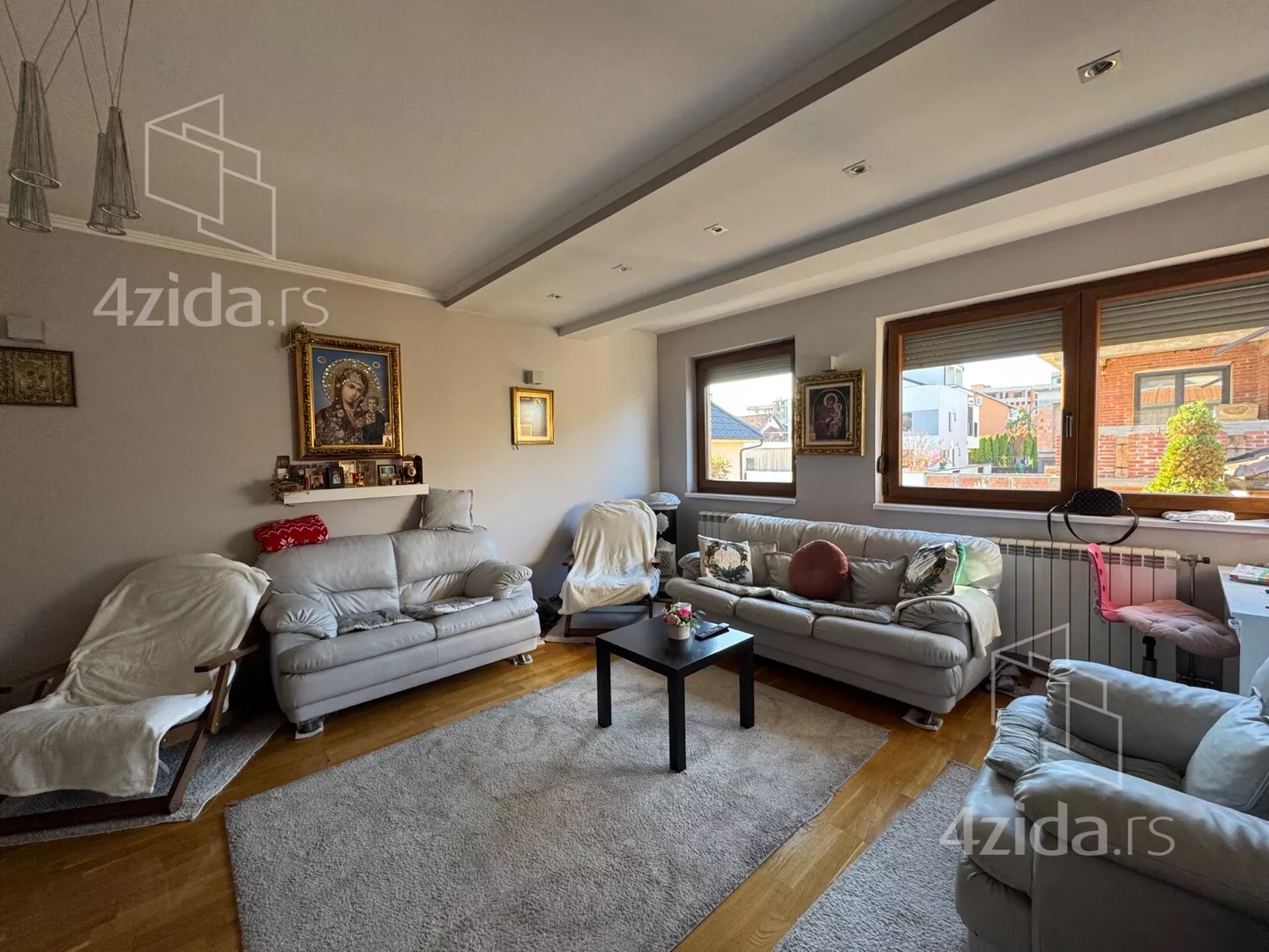 Petoiposoban stan | 4zida