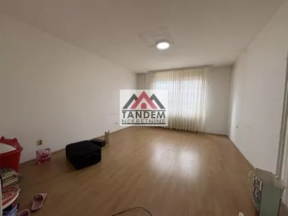 Crveni Pevac | 4zida.rs