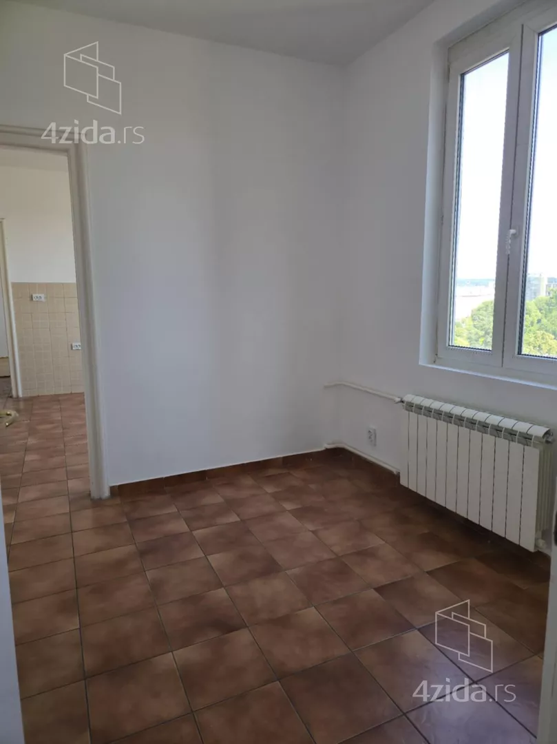 Šestosoban stan | 4zida