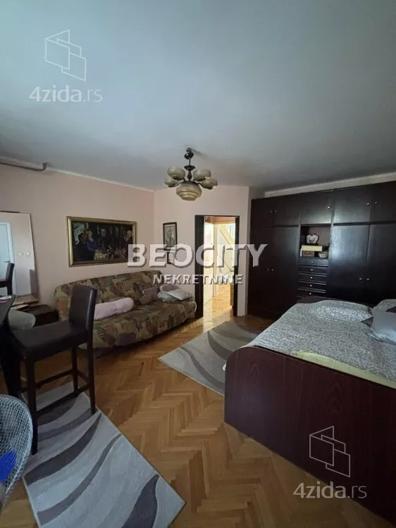 Četvoroiposoban stan | 4zida