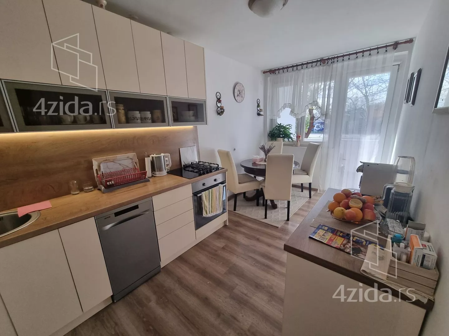 Dvoiposoban stan | 4zida