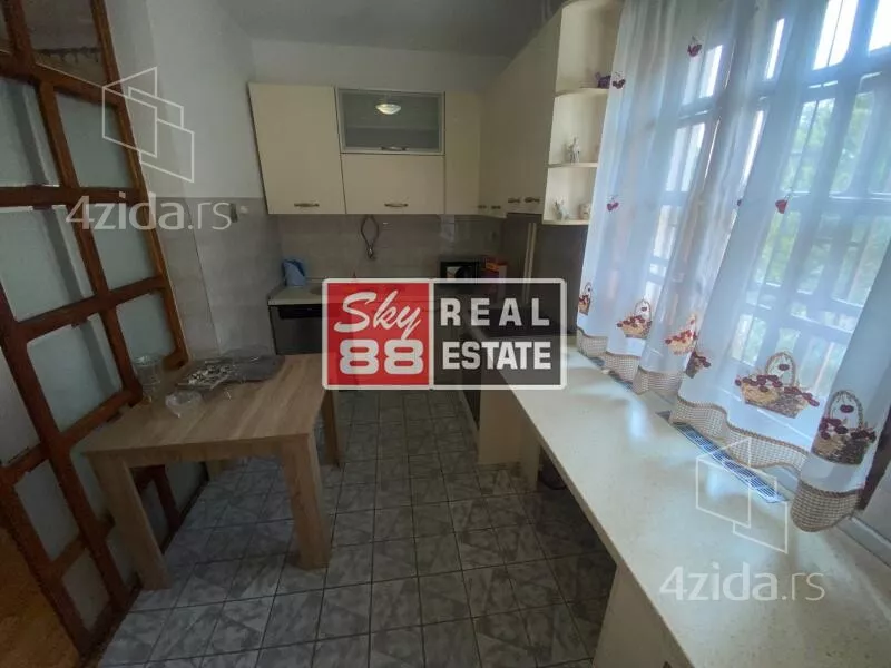 Šestosoban stan | 4zida