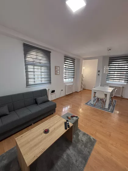 Trg Cara Jovana Nenada 7 | 4zida.rs