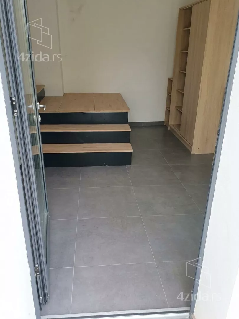 Poslovna zgrada | 4zida