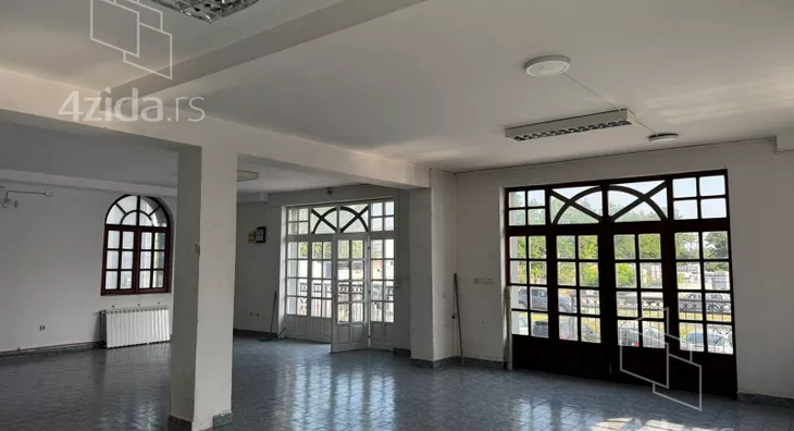 Poslovni prostor | 4zida