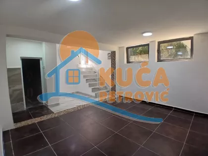 Nade Tomić | 4zida.rs