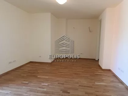 Vukov Spomenik | 4zida.rs