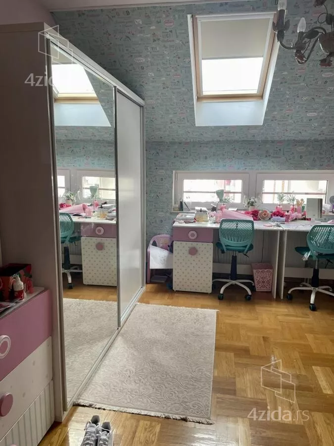 Četvoroiposoban stan | 4zida