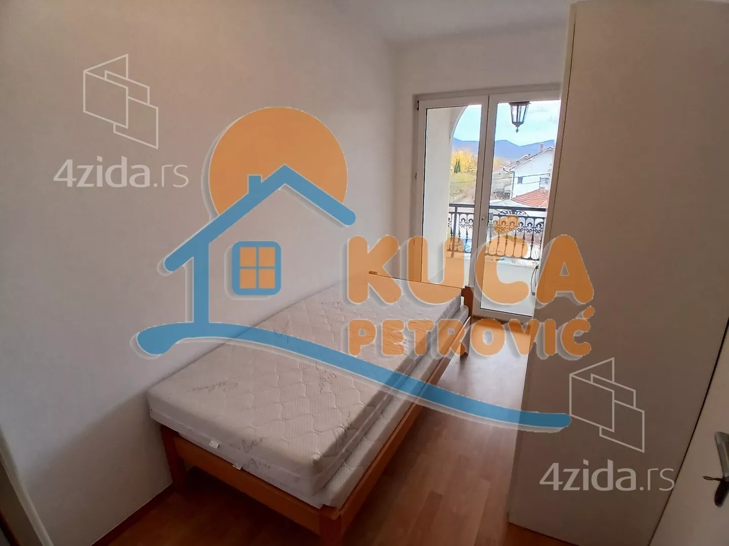 Lokal | 4zida