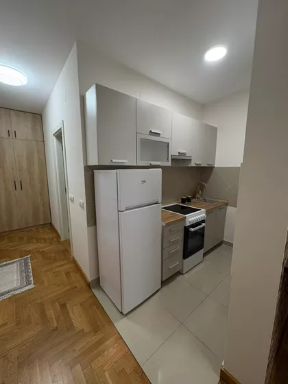 Jovana Popovića | 4zida.rs