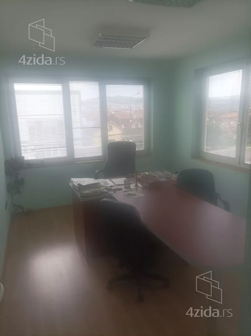 Poslovna zgrada | 4zida