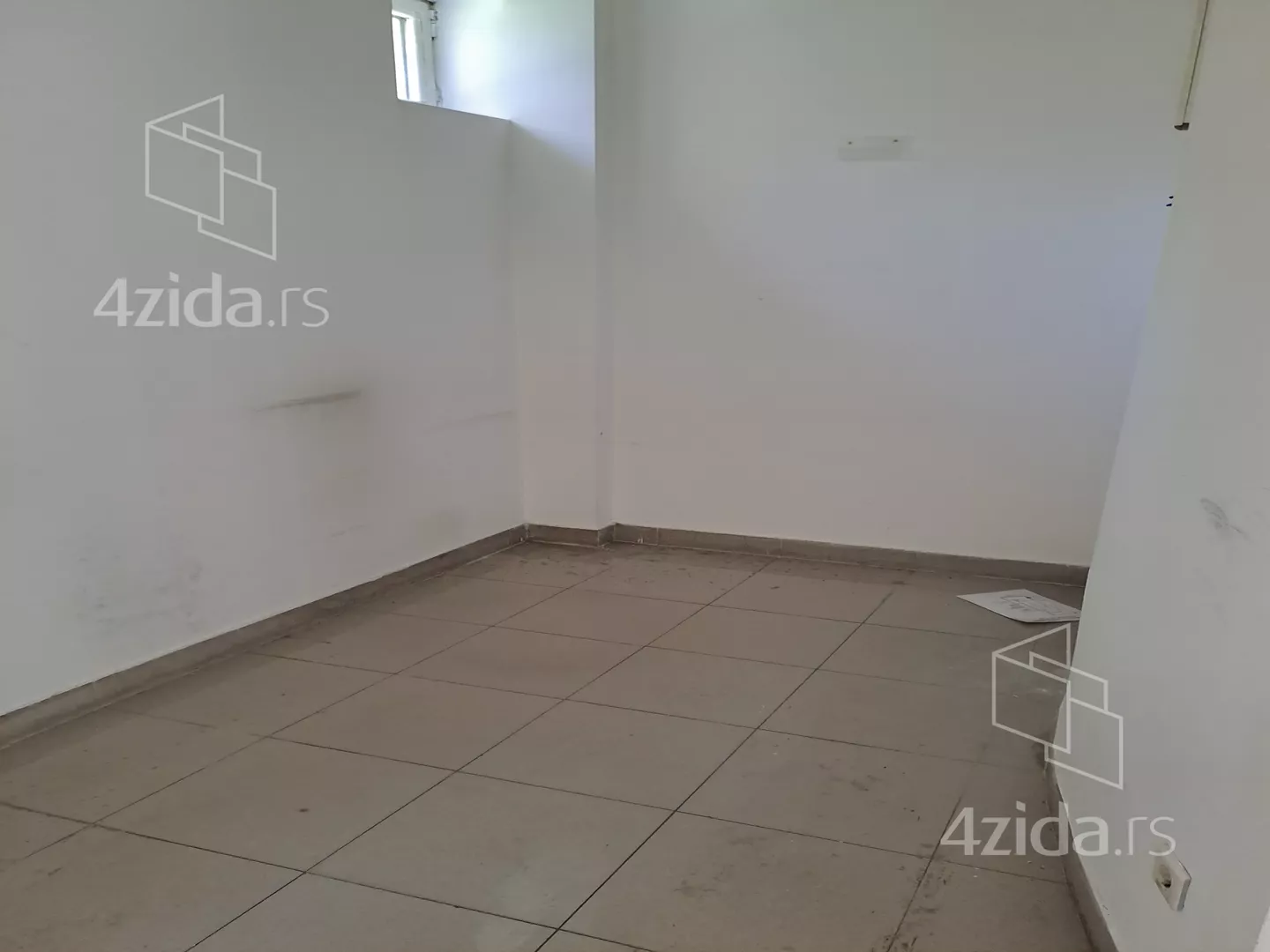 Poslovna zgrada | 4zida