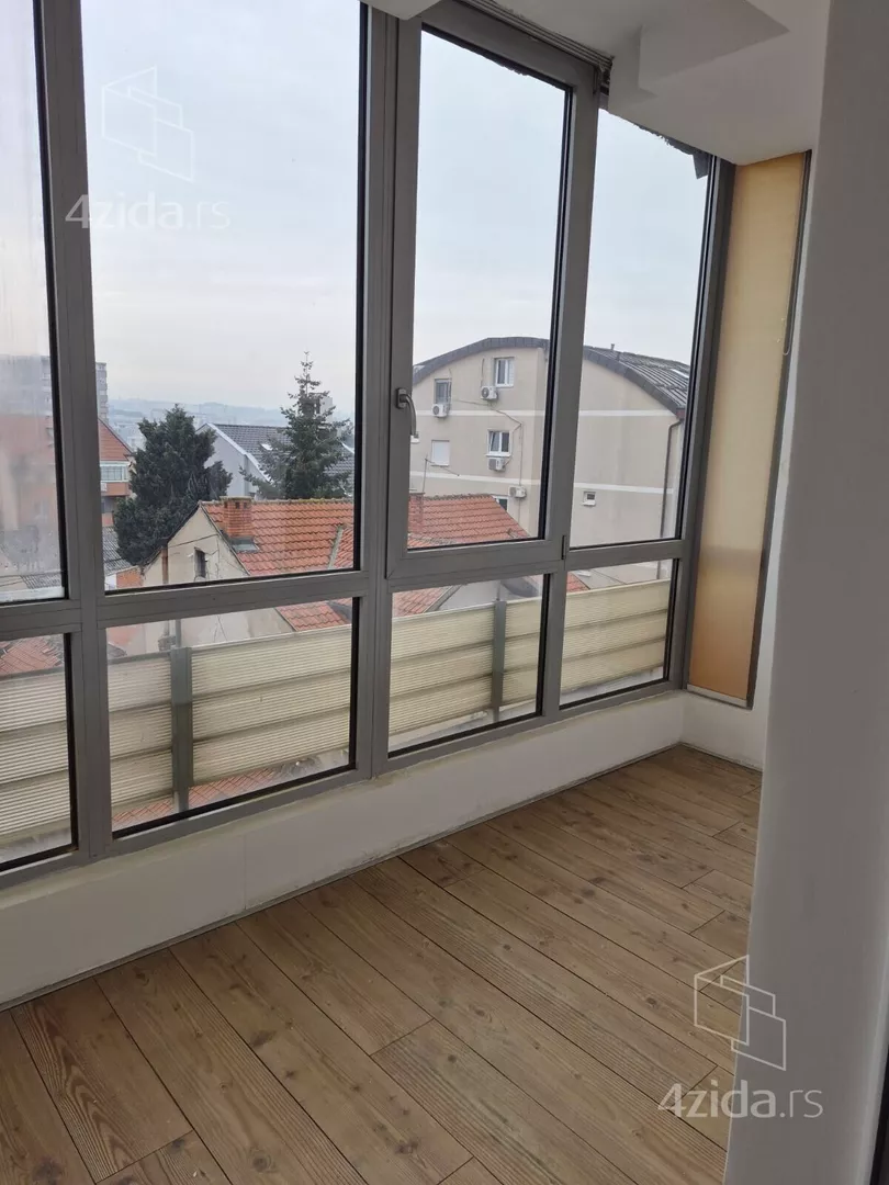 Četvoroiposoban stan | 4zida