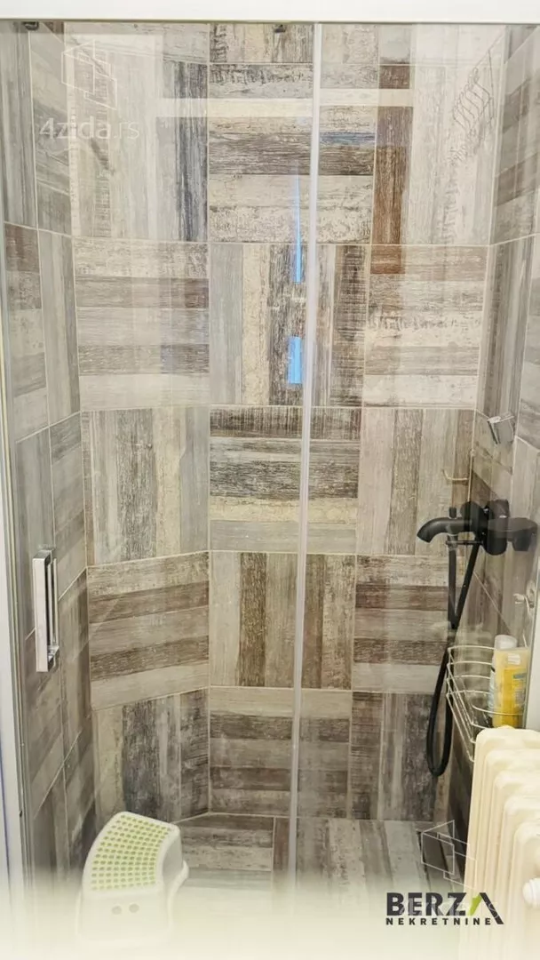 Četvoroiposoban stan | 4zida