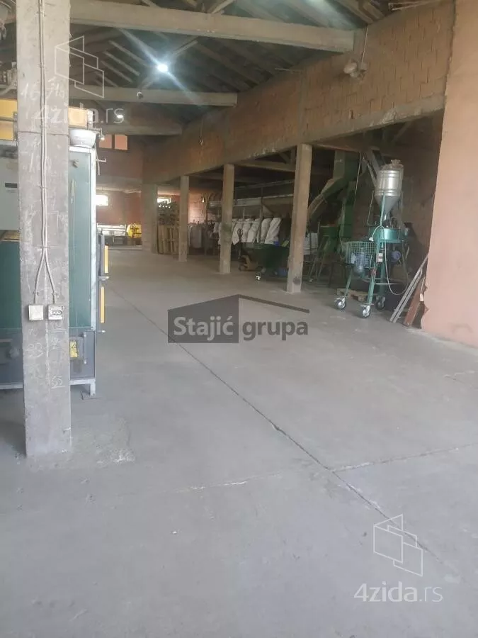 Poslovna zgrada | 4zida