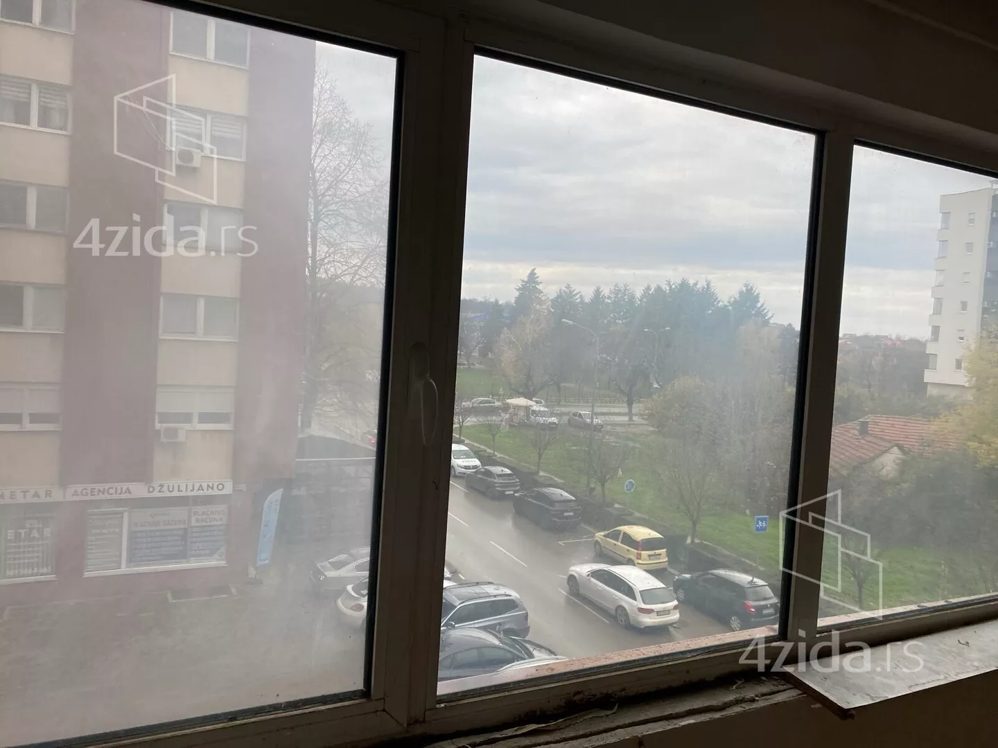 Poslovna zgrada | 4zida