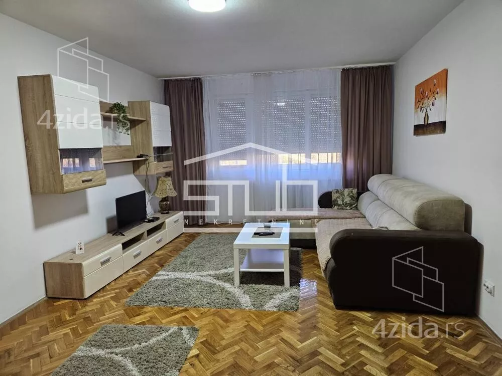 Četvoroiposoban stan | 4zida