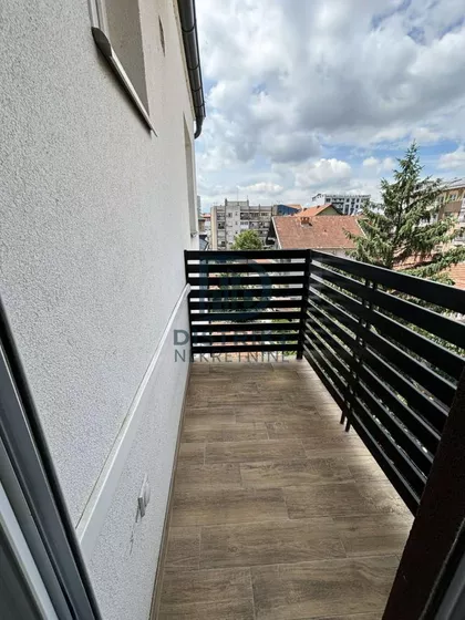 Crveni Pevac | 4zida.rs
