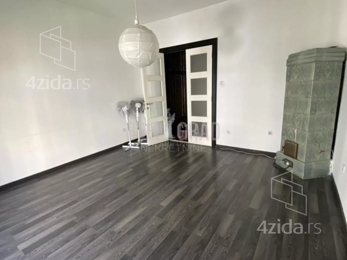 Šestosoban stan | 4zida