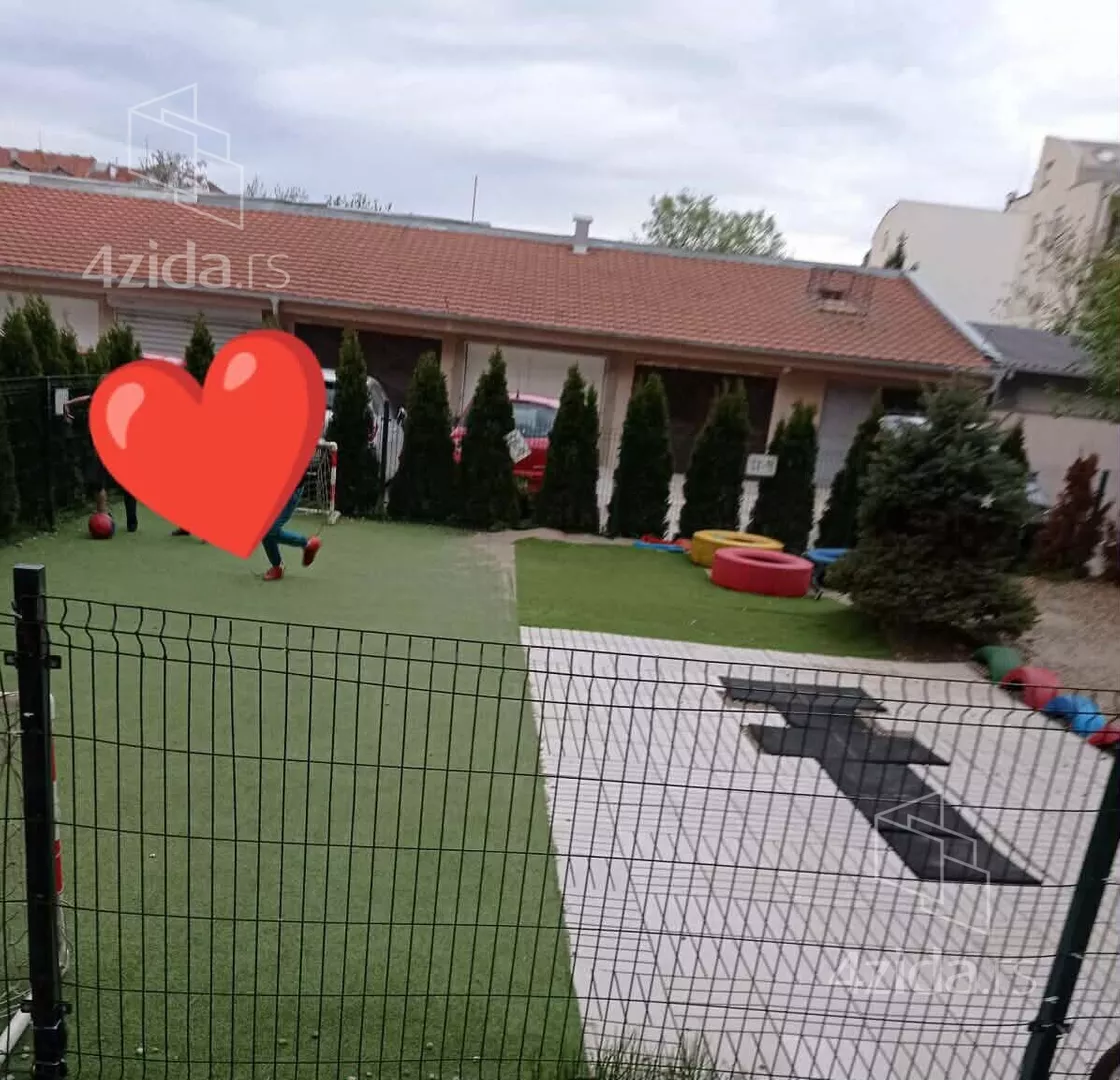Petosoban stan | 4zida
