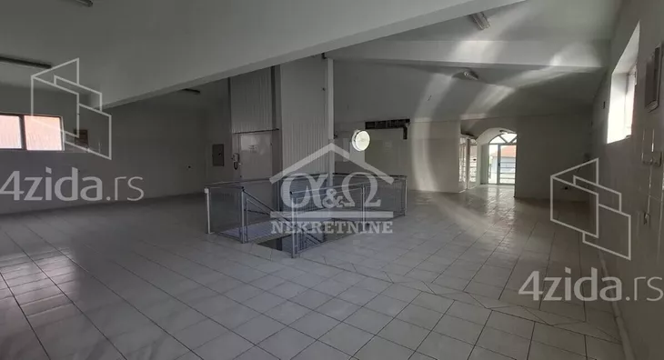 Poslovna zgrada | 4zida