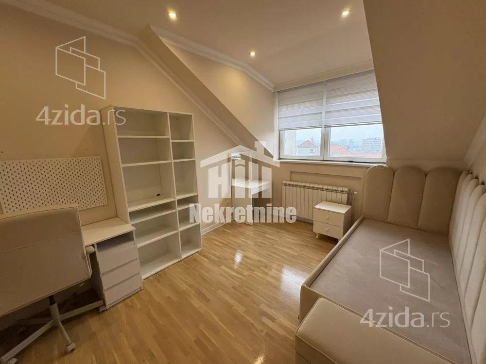 Šestoiposoban stan | 4zida