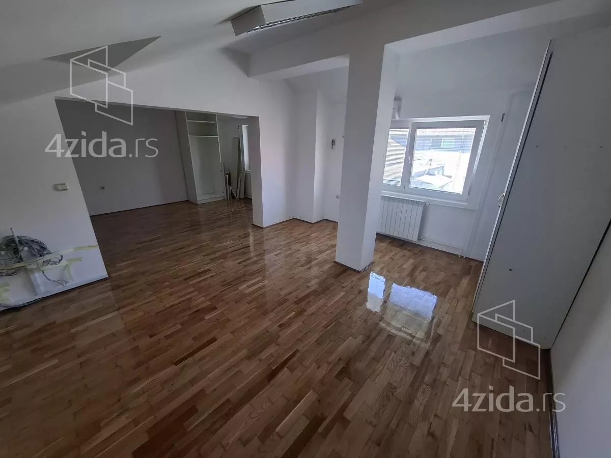 Šestosoban stan | 4zida