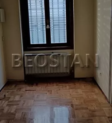 Šestoiposoban stan | 4zida
