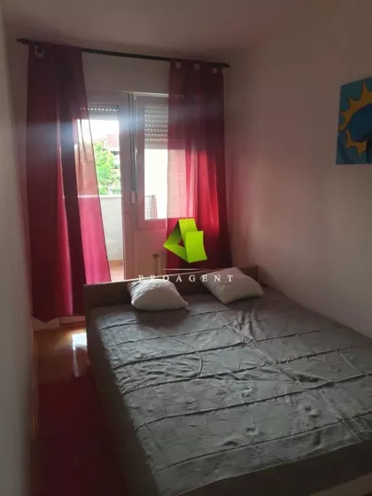 Crveni Pevac | 4zida.rs