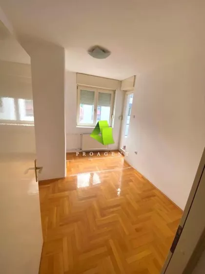 Dom Zdravlja | 4zida.rs