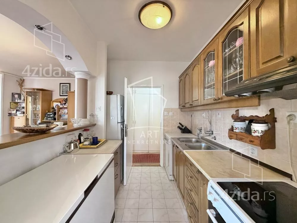 Troiposoban stan | 4zida