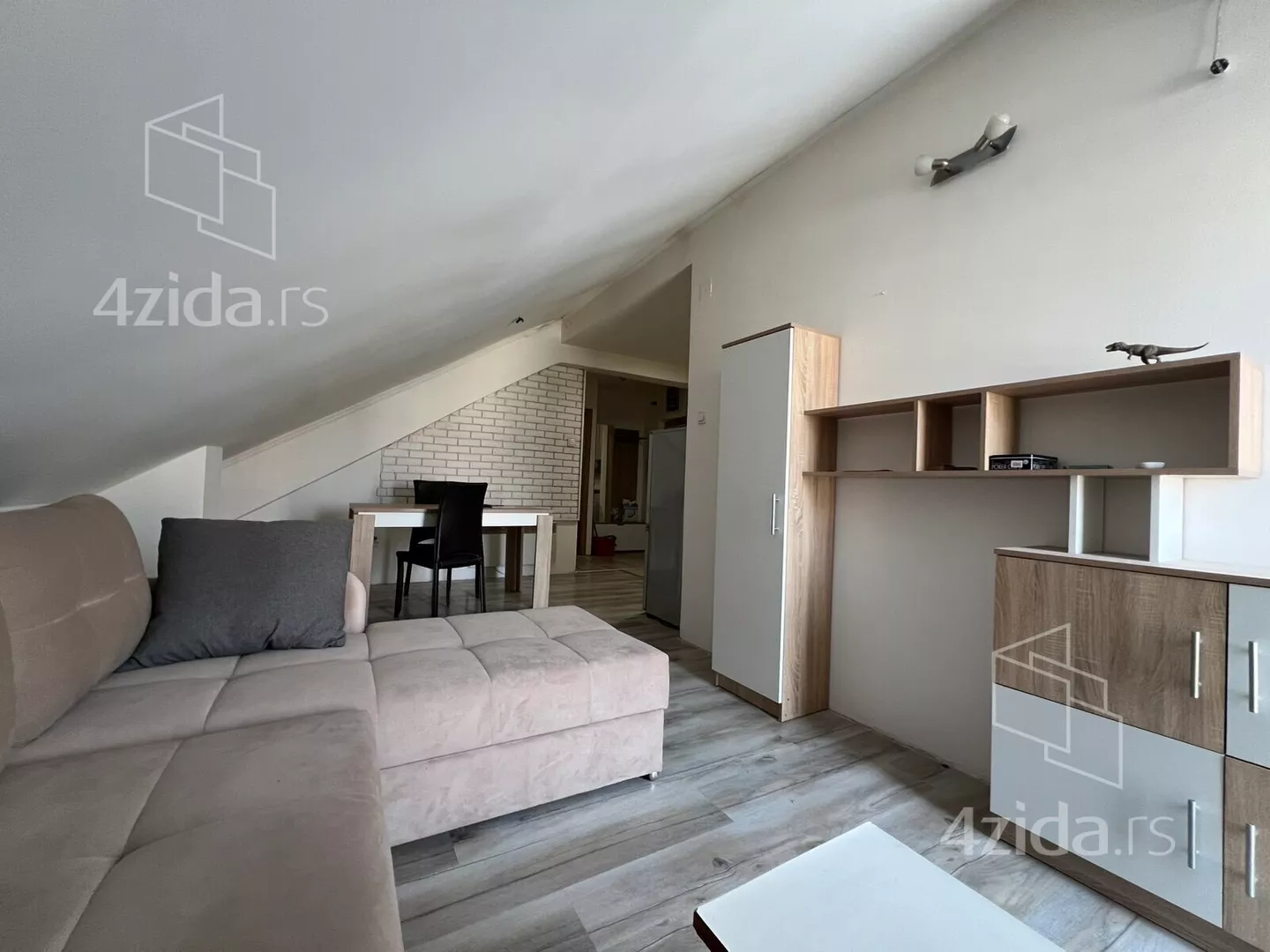 Dvoiposoban stan | 4zida