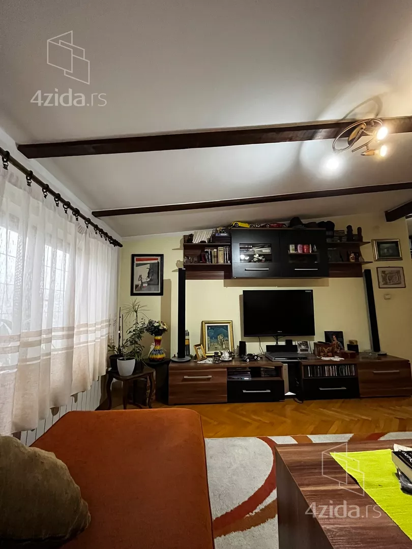 Šestosoban stan | 4zida