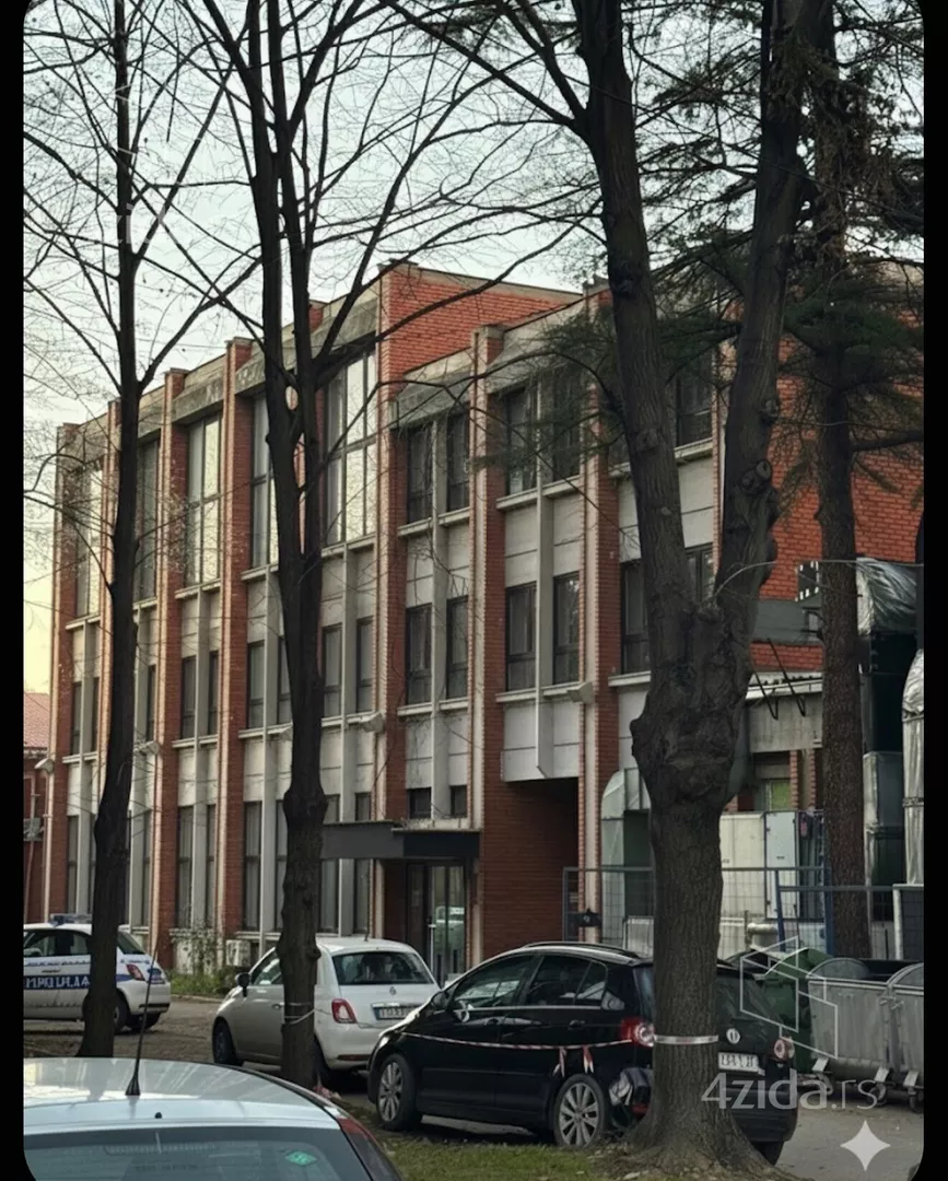 Poslovna zgrada | 4zida