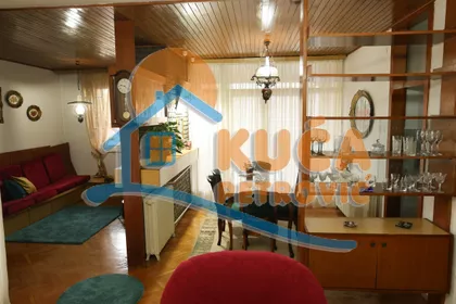 Nade Tomić | 4zida.rs