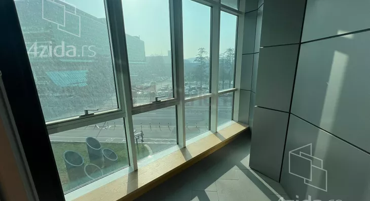 Poslovna zgrada | 4zida