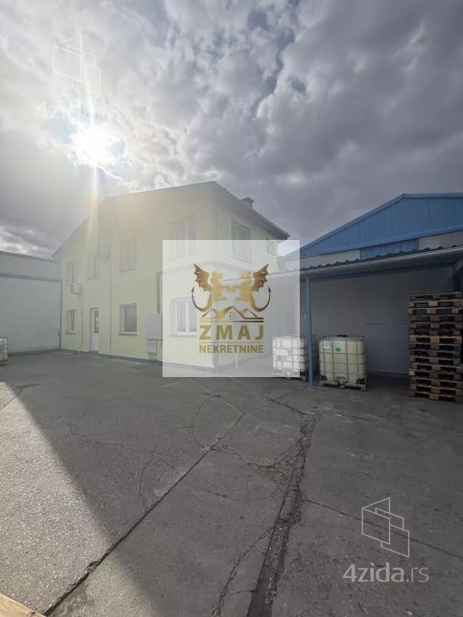 Poslovna zgrada | 4zida