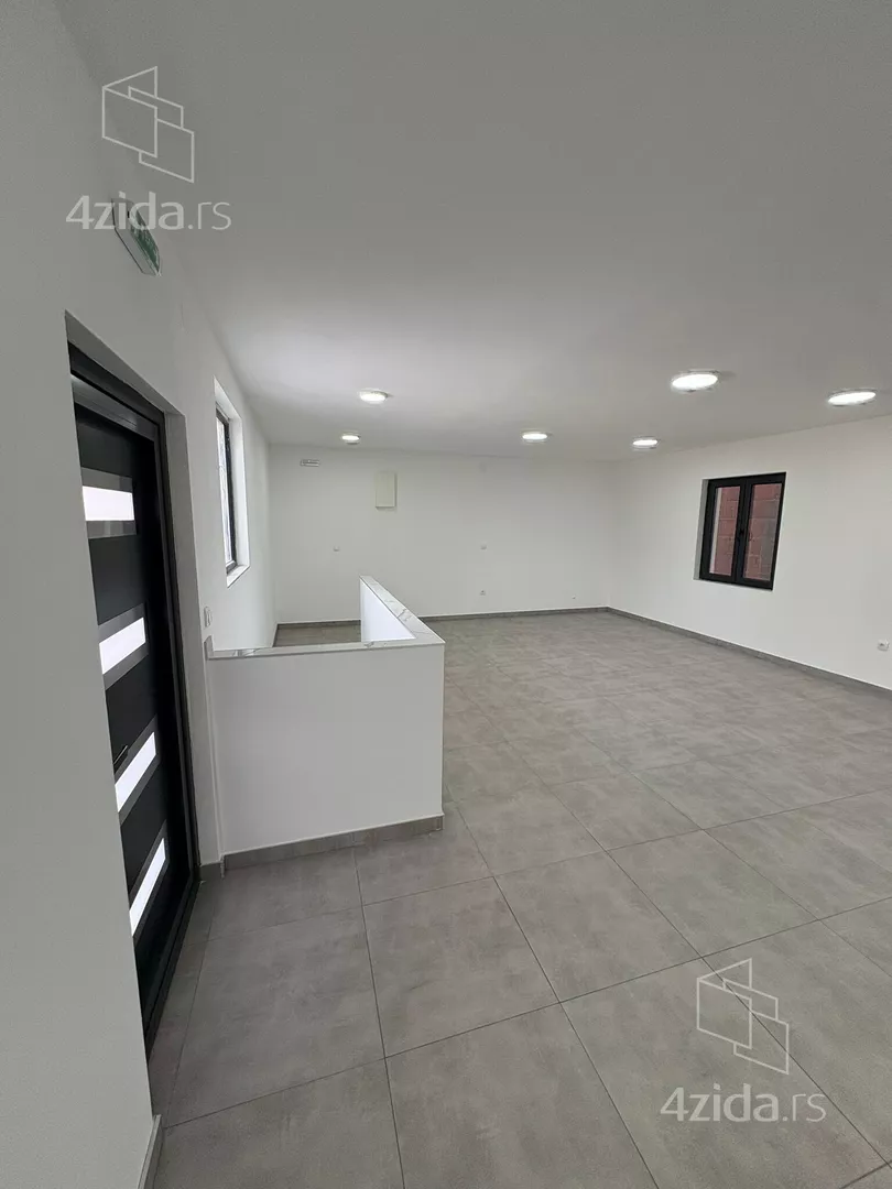 Poslovna zgrada | 4zida