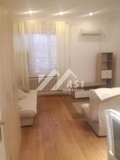 Skerlićeva | 4zida.rs