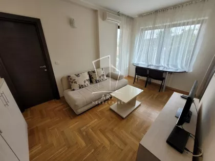Anrija Žamea | 4zida.rs