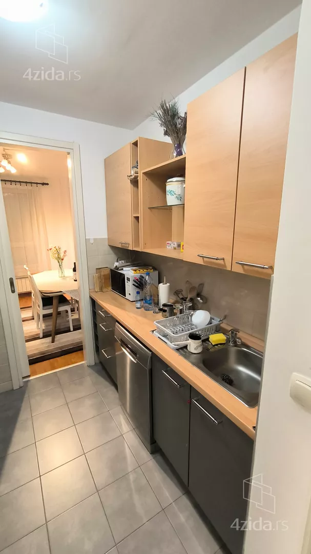 Četvoroiposoban stan | 4zida