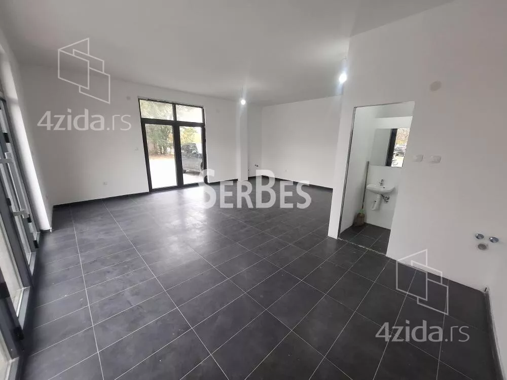 Poslovna zgrada | 4zida