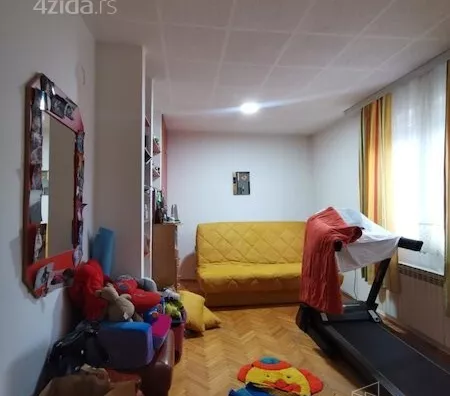 Poslovna zgrada | 4zida