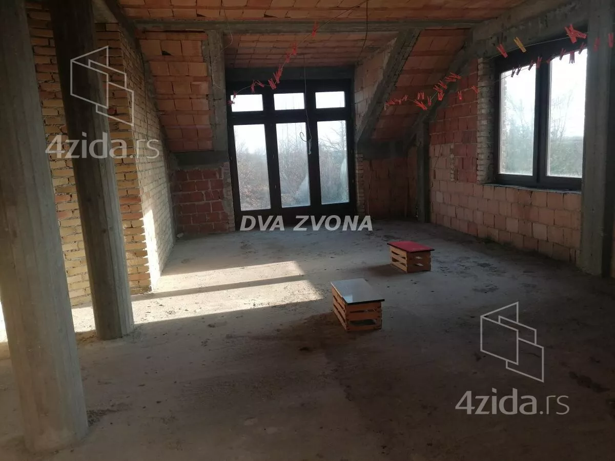 Poslovna zgrada | 4zida