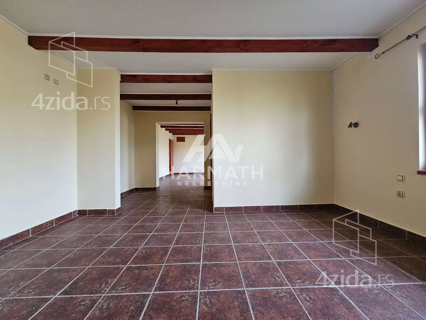 Poslovna zgrada | 4zida