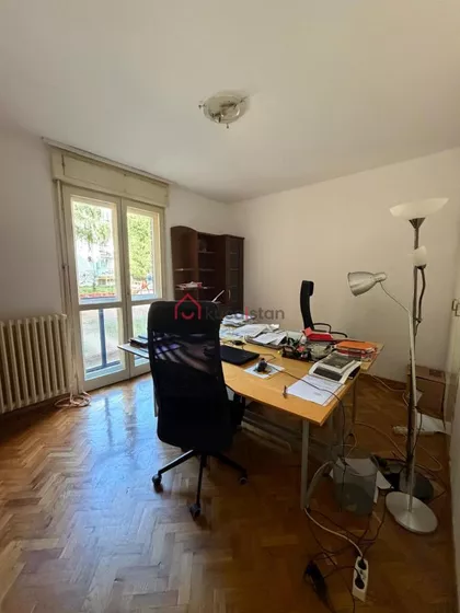 Vukov Spomenik | 4zida.rs