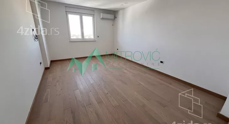 Šestosoban stan | 4zida