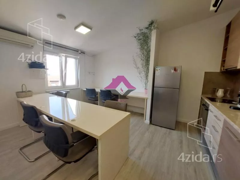 Četvoroiposoban stan | 4zida